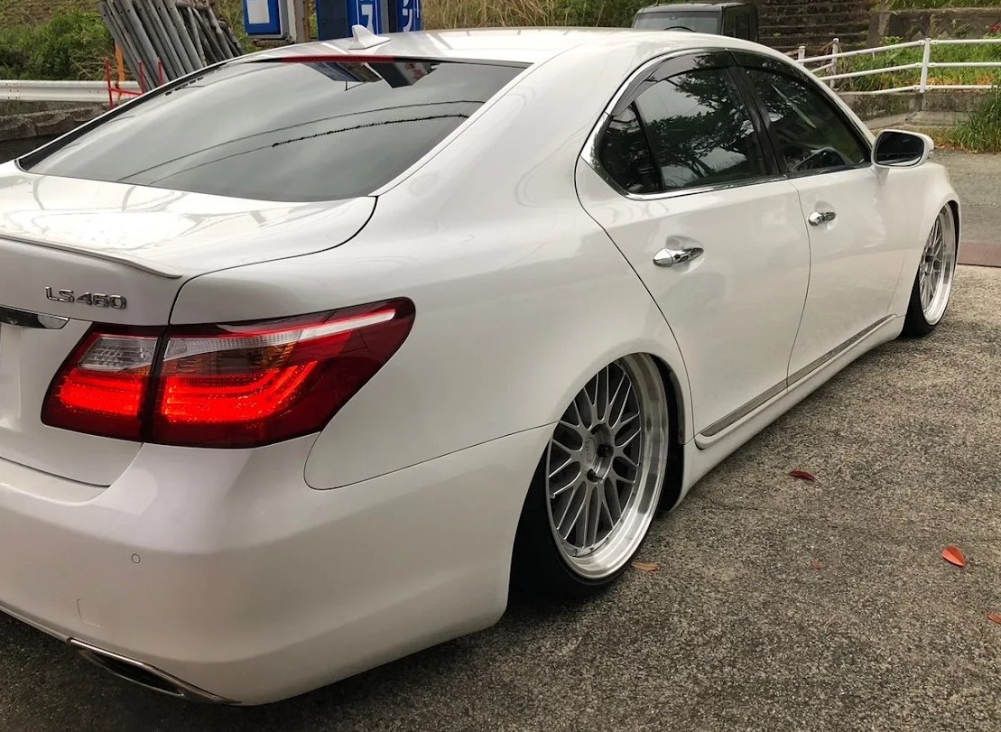 カーショップ ツリー